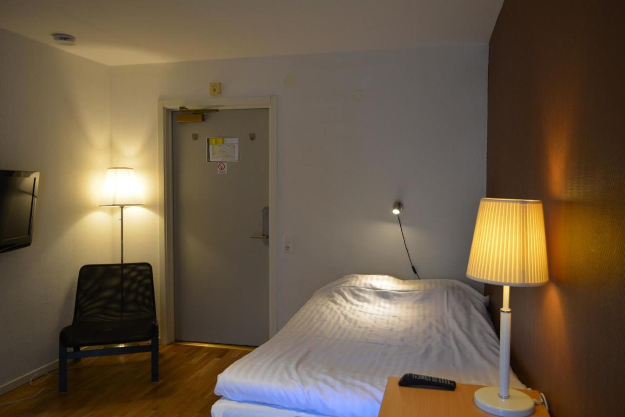 Hotell Natti Natti ハルムスタッド エクステリア 写真